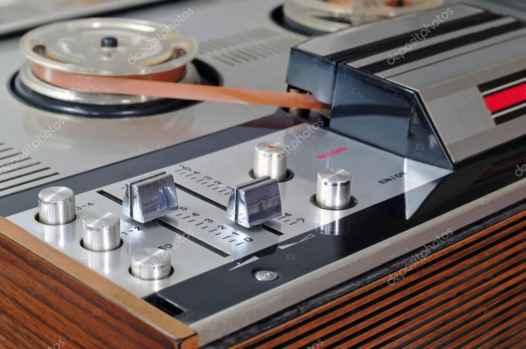 Close up of old reel to reel tape player and recorder Stock Photo by  ©UrosPoteko 87080620