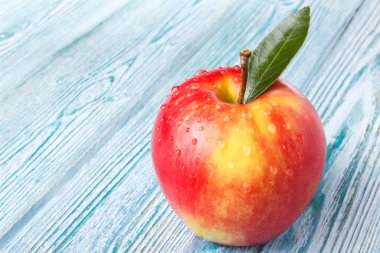 damla Kırmızı elma