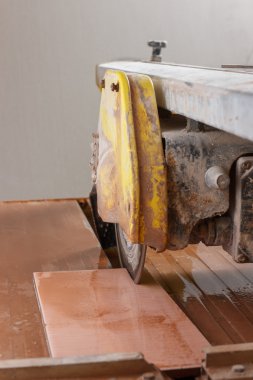 cutting ceramic tile