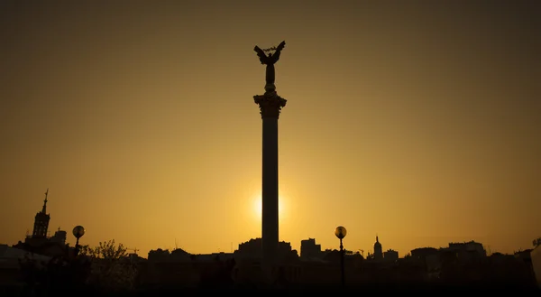 Statue der Unabhängigkeit auf dem Maidan-Platz, Kyi — Stockfoto