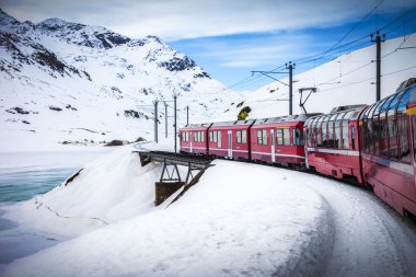 Bernina Express, İtalya ve İsviçre arasında demiryolu