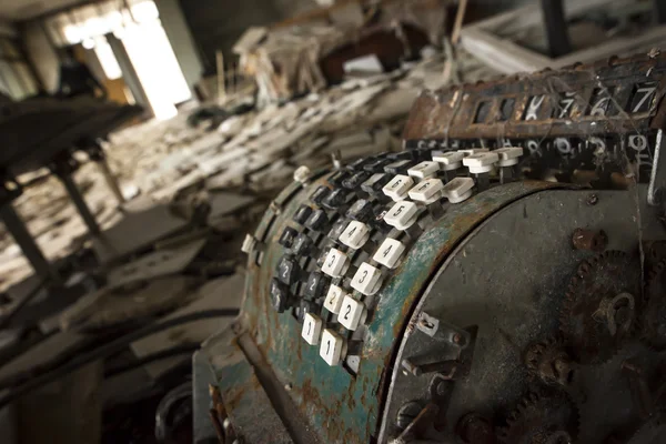 Tschernobyl - Kasse in verlassenem Geschäft — Stockfoto