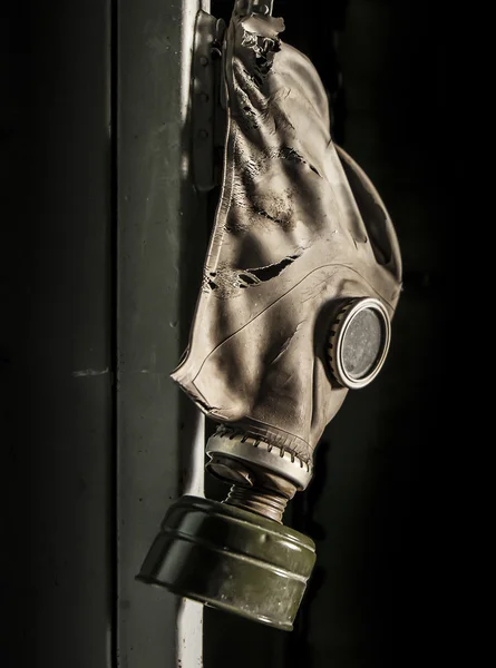 Czarnobyla - maski gazowe wiszące szafki — Zdjęcie stockowe