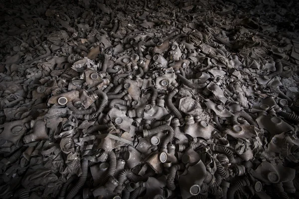 Tschernobyl - Gasmasken auf dem Fußboden — Stockfoto