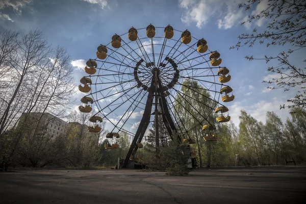 Rueda de la fortuna en el parque de atracciones en Pripyat — Foto de Stock