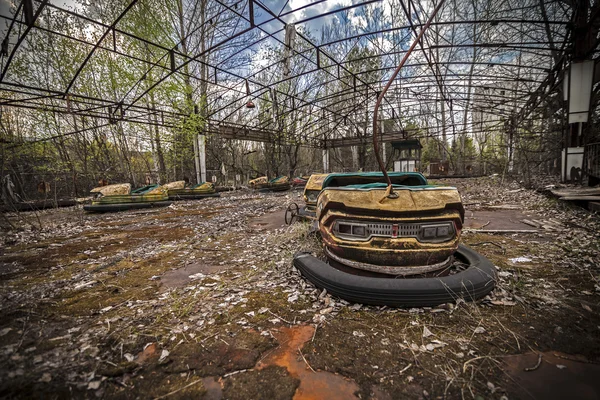 Abandoned bumper cars in Pripyat — Stock Photo, Image