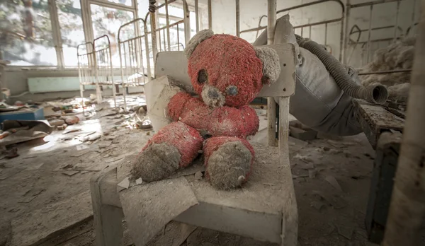 Çernobil - oyuncak ayı içinde terk edilmiş anaokulu Telifsiz Stok Imajlar