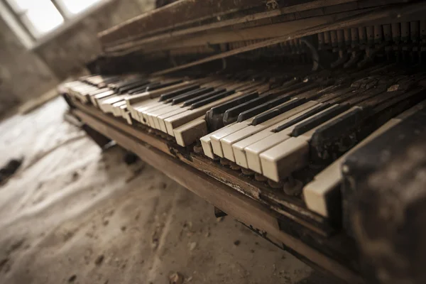 Çernobil - eski bir piyano close-up - Stok İmaj