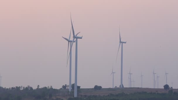 Turbinas eólicas generadoras de electricidad, Tailandia — Vídeo de stock