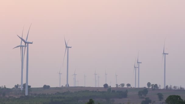 Turbinas eólicas generadoras de electricidad, Tailandia — Vídeo de stock