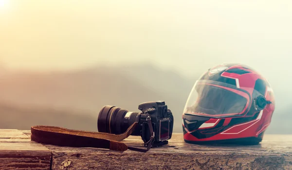 Reisefotografen Ausrüstung mit schöner Landschaft — Stockfoto