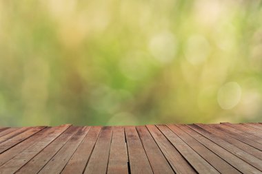 Boş tahta köprüden ve Bokeh arka plan