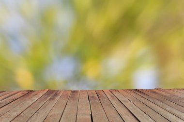 Boş tahta köprüden ve Bokeh arka plan