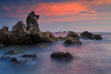 Güzel gün batımı taş Beach, Tayland