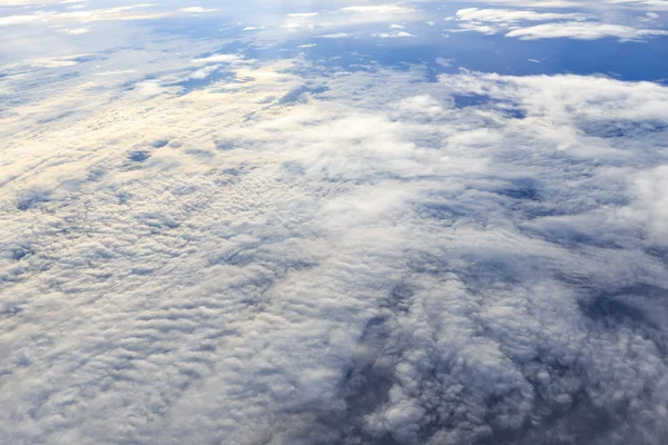 Cielo e nube Vista dall'alto dalla finestra dell'aereo — Foto Stock