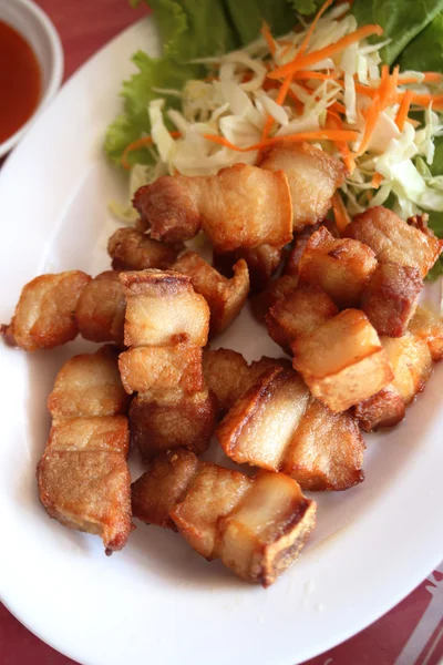 Receta de cerdo crujiente frito rayado . — Foto de Stock