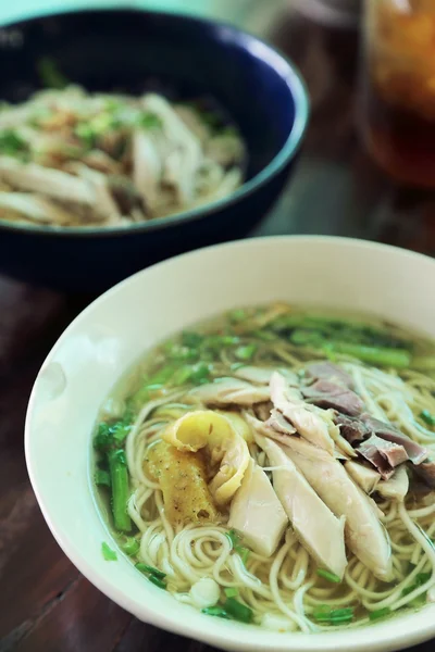 Sopa de vermicelli chinesa com receita de frango . — Fotografia de Stock