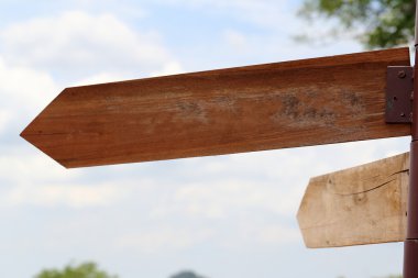 Boş ahşap ok etmek.