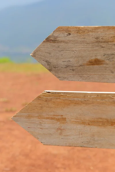 Guida freccia in legno bianco . — Foto Stock