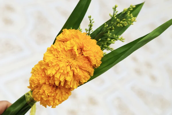 Bunch of marigold and pandanus leaf - flowers for offerings Buddha in Buddhist religious ceremony. — Stock Photo, Image
