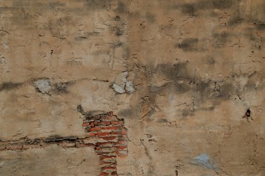 Terk edilmiş kalıntıları eski kırık duvar.