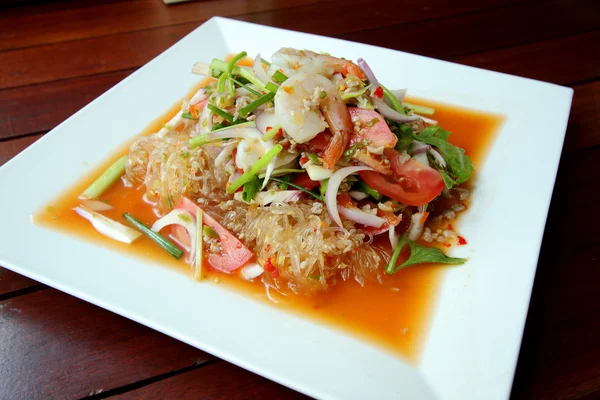 Thaise spicy zeevruchten salade. — Stockfoto