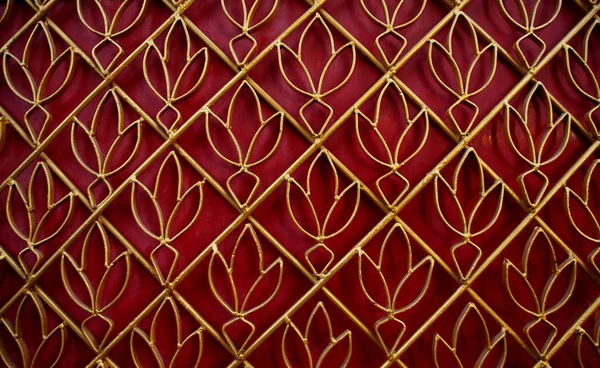 Puerta de acero curvada de loto dorado —  Fotos de Stock