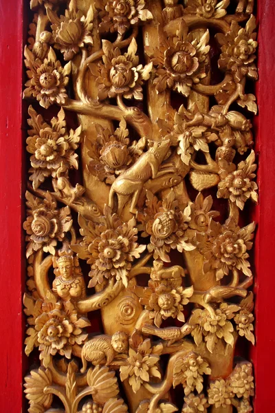 Artesanía maderera tradicional en el templo tailandés —  Fotos de Stock