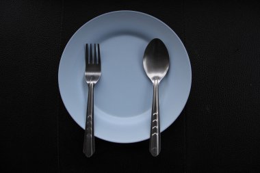 boş tabak kaşık ve çatal