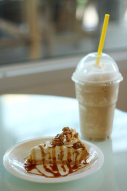 Apple peynir pasta ile buz kahve frappe