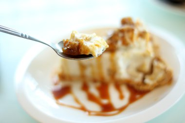 pasta, tatlı plaka üzerinde arka plan tam kaşıkla yemeye