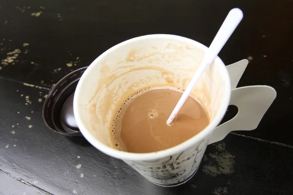 Café chaud dans une tasse en papier — Photo