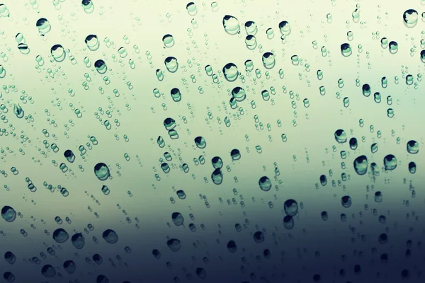 Капли дождя на стекле, абстрактный фон — стоковое фото