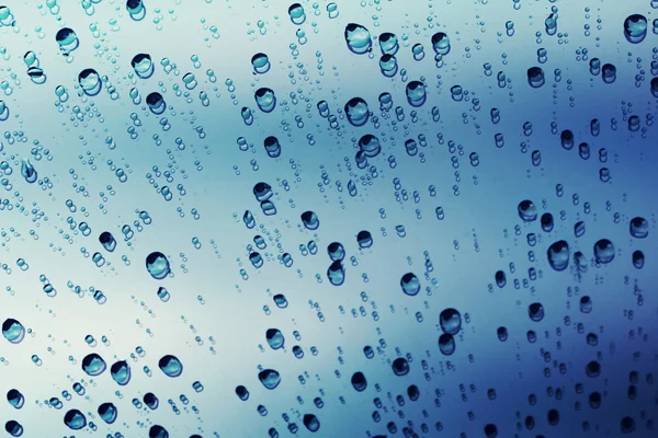 cam, arka plan üzerinde yağmur damlaları