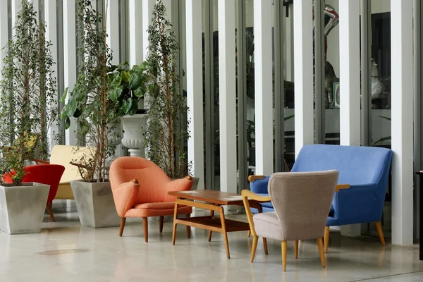 alan veya office iç resepsiyonda bekliyor