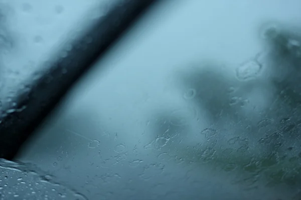 Οδήγηση στην δυνατή βροχή — Φωτογραφία Αρχείου