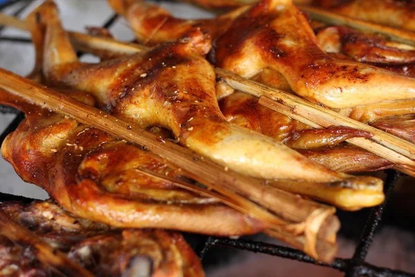 Pollo a la parrilla (Street food), Tailandia . — Foto de Stock