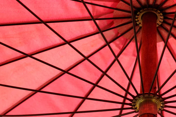 Detalhe do guarda-chuva vermelho, fundo abstrato . — Fotografia de Stock
