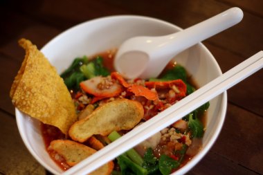 Asya pirinç şehriye çorbası biftek ve cips hamur tatlısı ile.