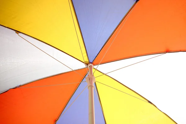 Detalhe do guarda-chuva colorido, fundo abstrato . — Fotografia de Stock