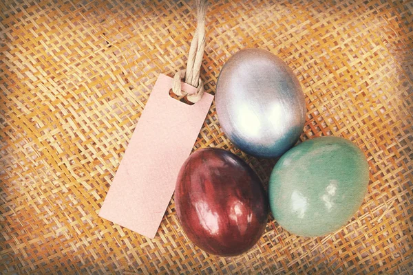 Vintage paper textures, Colorful easter egg on bamboo weave back — Stock Photo, Image