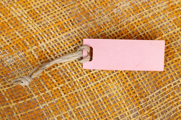 Etichetta di carta vuota per testo su sfondo tessitura di bambù . — Foto Stock