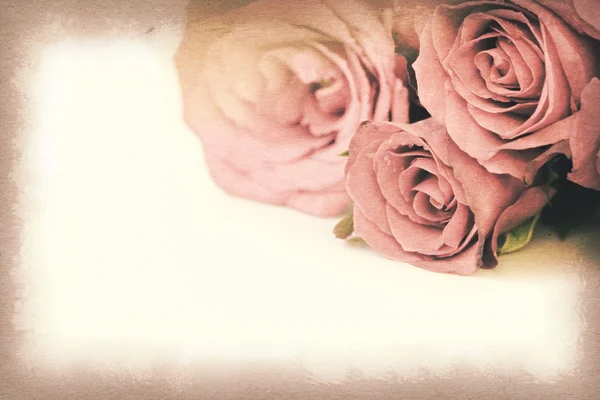 Texture carta vintage, bouquet di rose rosa con spazio per il testo . — Foto Stock