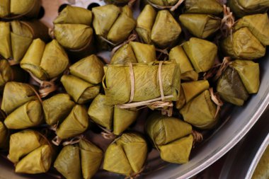 Muz ile yapışkan pirinç (Khao Tom Mat veya Khao Tom Pad), Traditi