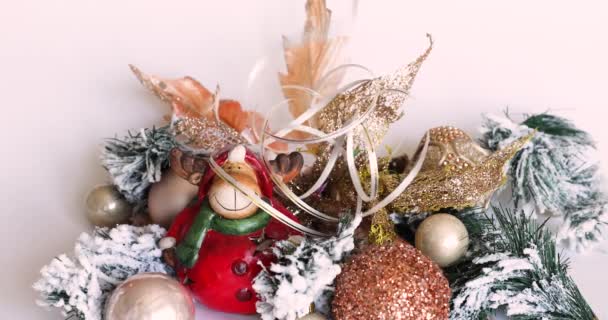 Різдвяні Прикраси Золотистого Кольору Новорічні Іграшки Ялинці Іграшка Санта Клаус — стокове відео