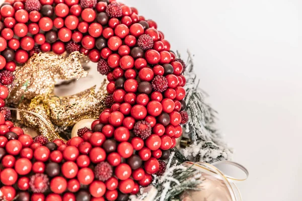 Corona Navidad Sobre Fondo Blanco Corona Roja Círculo Bayas Copiar — Foto de Stock