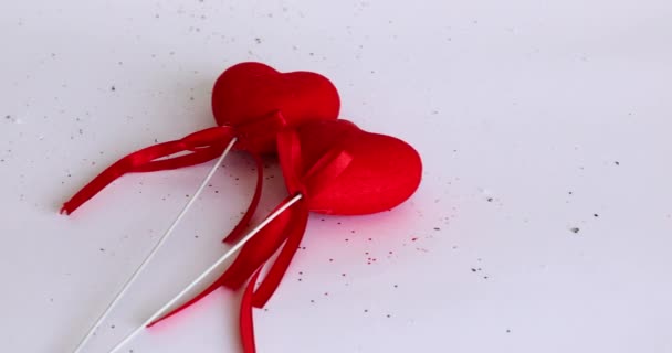 Journée Des Amoureux Saint Valentin Deux Coeurs Rouges Sur Fond — Video