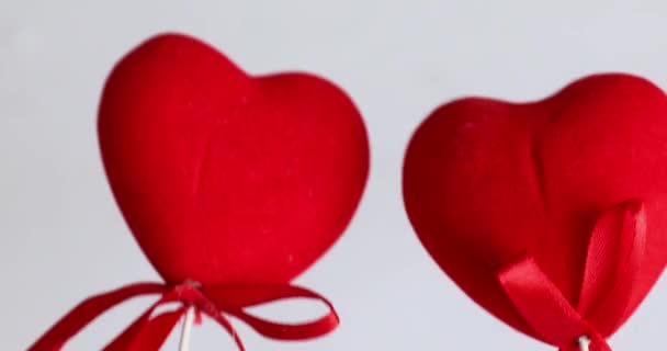 Día Los Amantes Día San Valentín Dos Corazones Rojos Sobre — Vídeo de stock