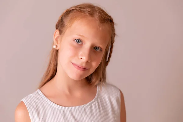 Portretul Unei Adolescente Părul Roşu Aproape Femeie Rosie — Fotografie, imagine de stoc