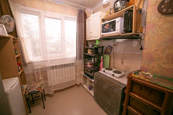 Старая Грязная Кухня Квартире Россия Бедность — стоковое фото
